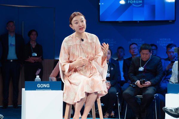 长盈策略 直通达沃斯｜医渡科技宫如璟：“一家医院内有几百个AI智能体为医生‘打工’”